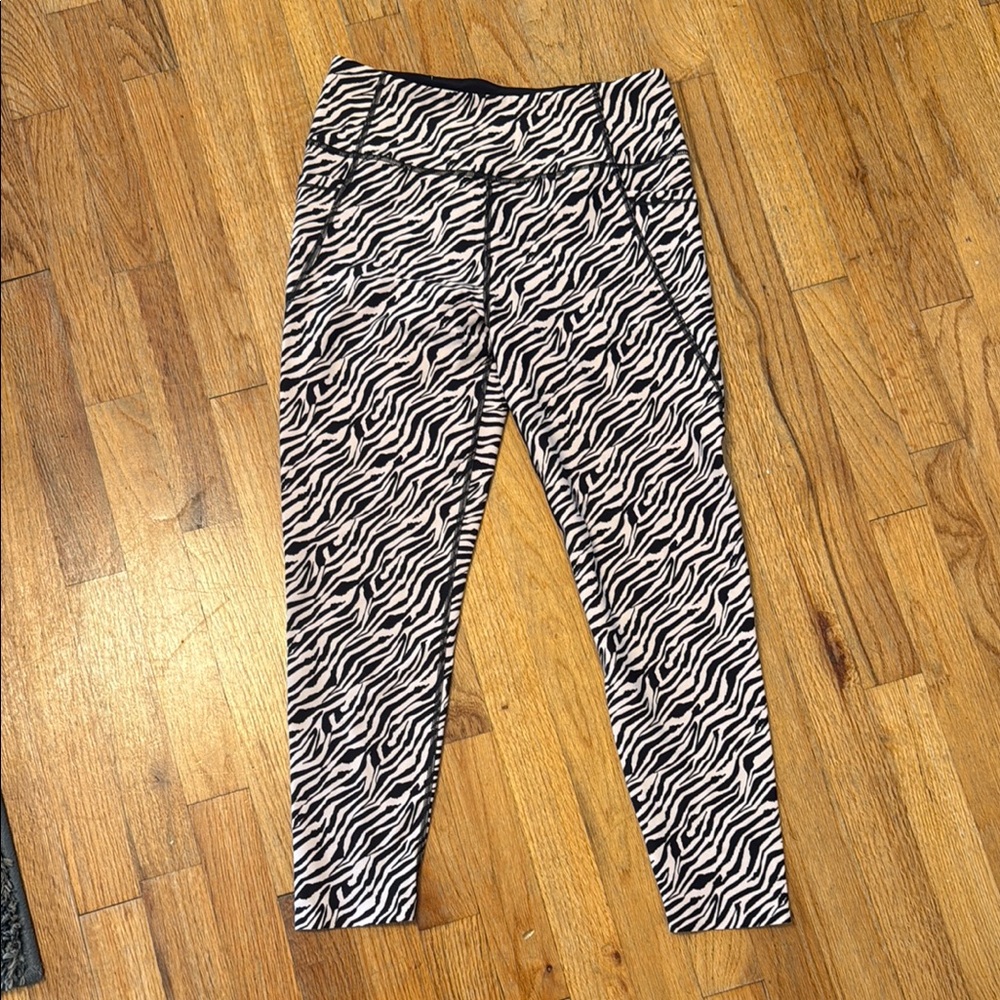 Victoria’s Secret zebra leggings medium